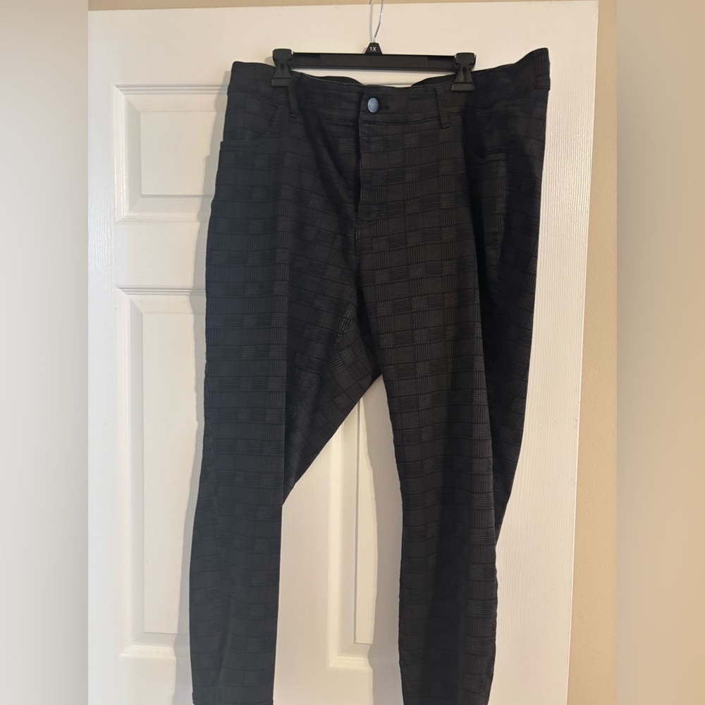 EVRI Women’s Dark Checkered Pants